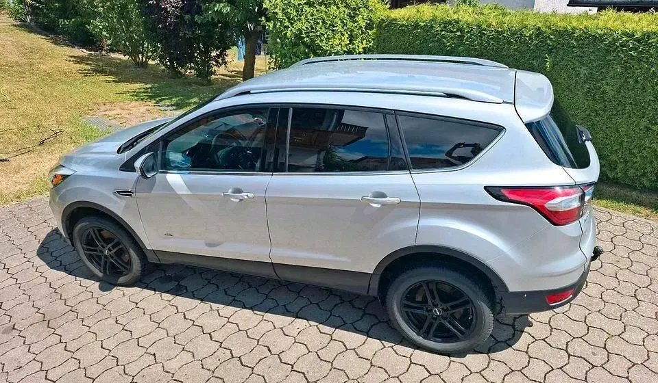 Gebraucht Ford Kuga Titanium 150 PS (110 kW) 2017 Silber SUV