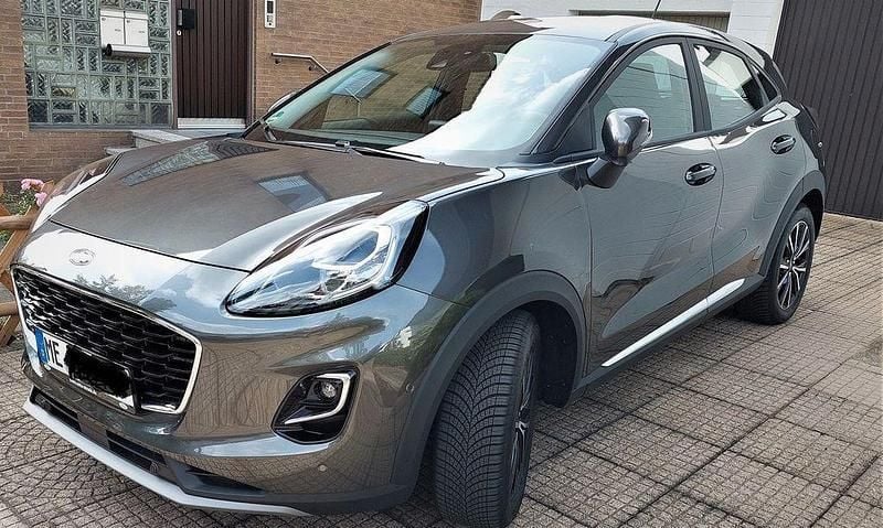 Grau Gebraucht 2023 Ford Puma Titanium SUV | 22.350 € (Fairer Preis) - Bild 1/4