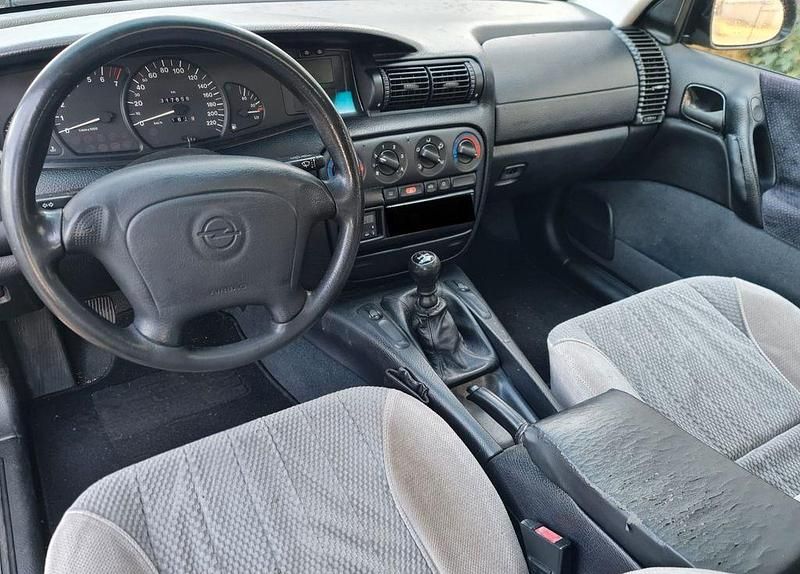 Gebraucht Opel Omega 116 PS (85 kW) 1995 Grün Limousine