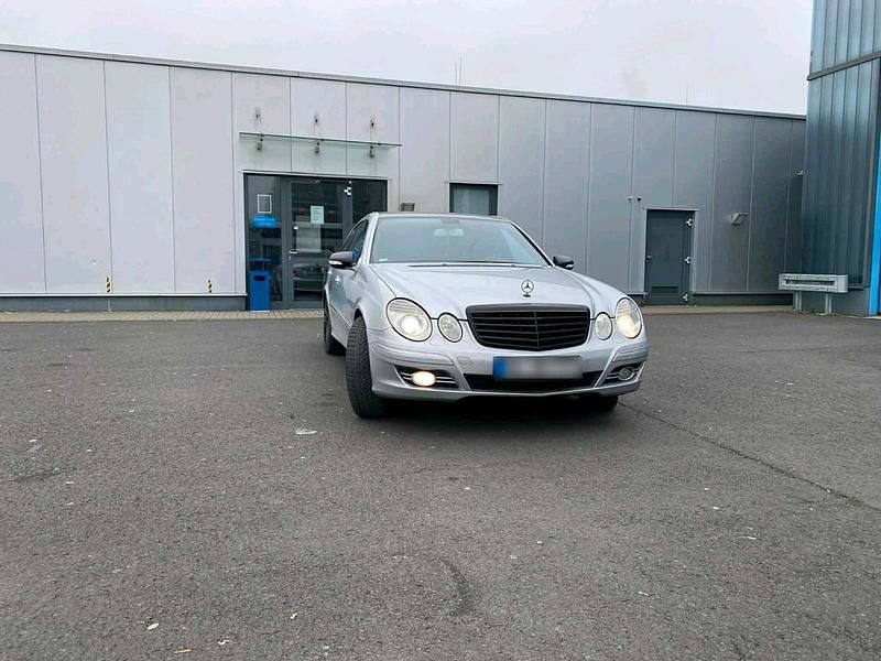 Gebraucht Mercedes E280 190 PS (139 kW) 2007 Silber Limousine
