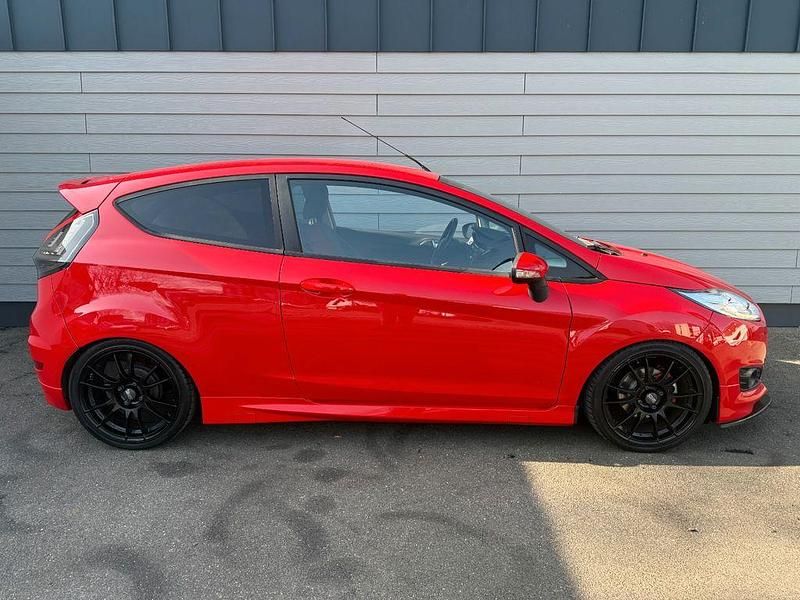 Gebraucht Ford Fiesta Sport 125 PS (91 kW) 2013 Rot Kleinwagen