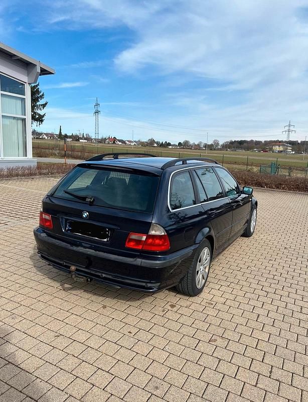Gebraucht BMW 320 150 PS (110 kW) 2005 Blau Kombi
