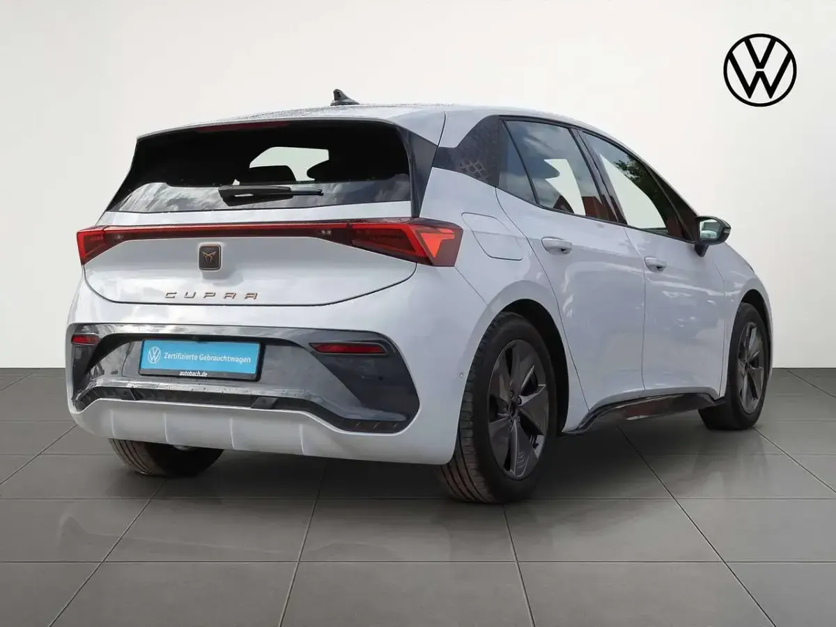 Używany Cupra Born 150 kW (204 KM) 2023 Biały Hatchback