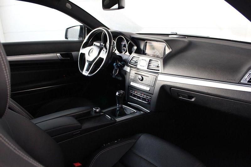 Gebraucht Mercedes E200 AMG line 184 PS (135 kW) 2015 Silber/grau (metallic) Coupé