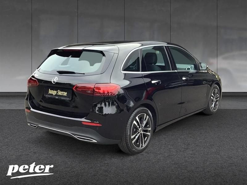 Gebraucht Mercedes B200 Progressive 150 PS (110 kW) 2025 Schwarz Van / Kleinbus