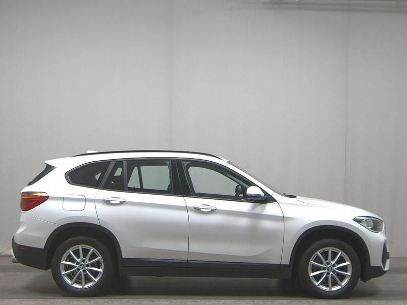 Weiss Gebraucht 2020 BMW X1 Advantage SUV | 19.480 € (Guter Preis) - Bild 1/4