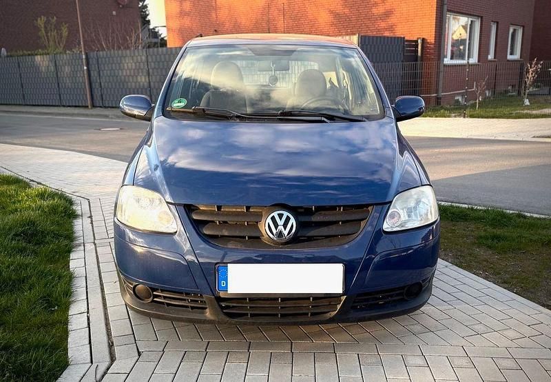Gebraucht VW Fox 54 PS (39 kW) 2010 Blau Kleinwagen