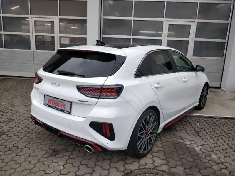 Gebraucht Kia Ceed 204 PS (150 kW) 2023 (hw2) deluxeweiss met. Kleinwagen