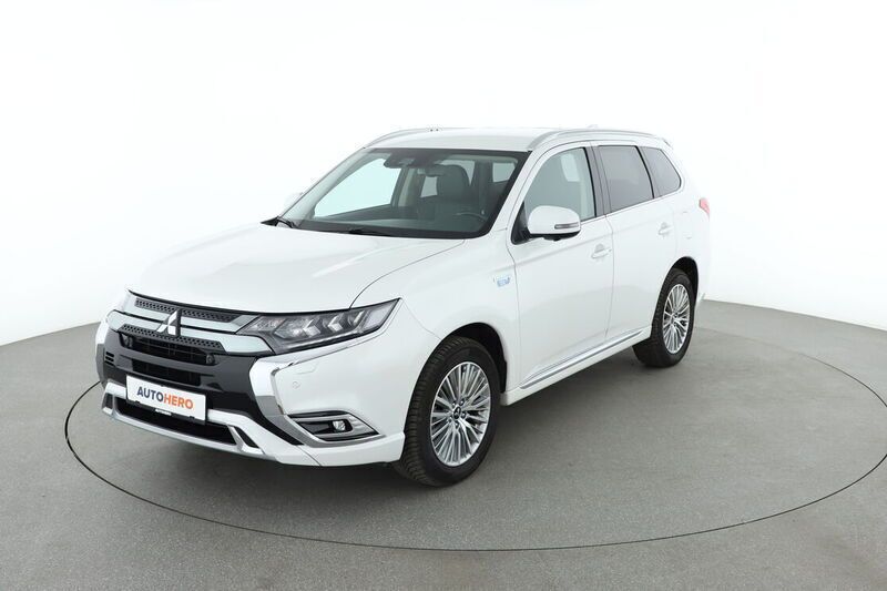 Weiß Gebraucht 2019 Mitsubishi Outlander Plus SUV | 18.990 € - Bild 1/4