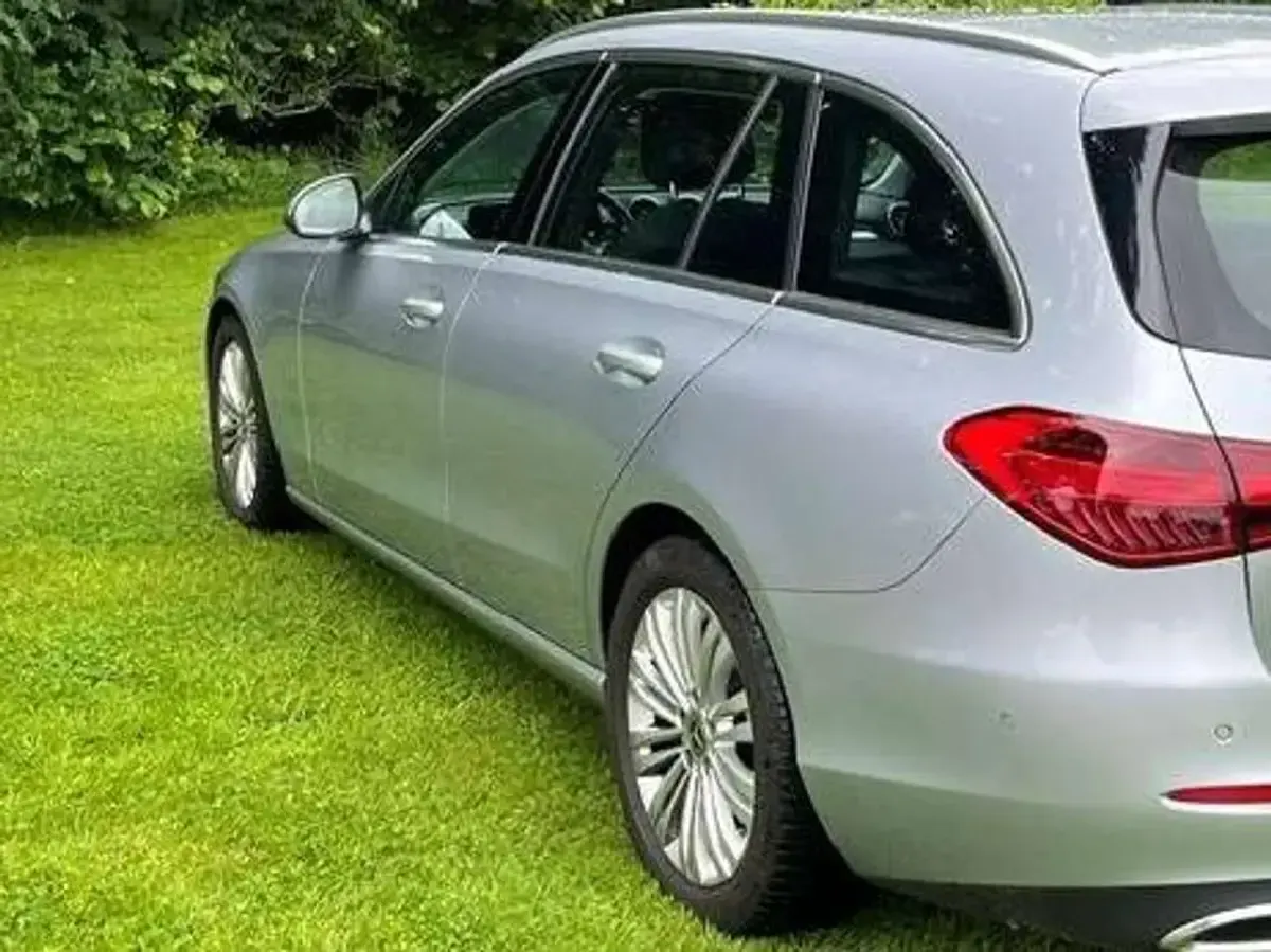 Gebraucht Mercedes C200 Avantgarde 163 PS (119 kW) 2022 Silber Kombi