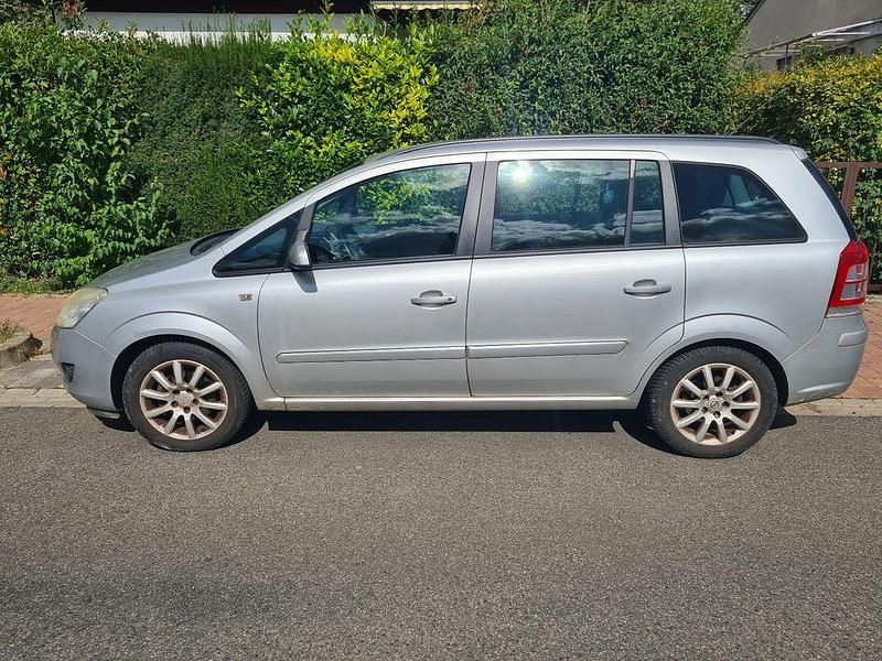 Silber Gebraucht 2009 Opel Zafira Edition Van / Kleinbus | 2.299 € (Guter Preis) - Bild 1/4