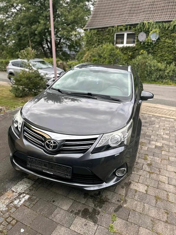 Grau Gebraucht 2012 Toyota Avensis Kombi | 5.100 € - Bild 1/4