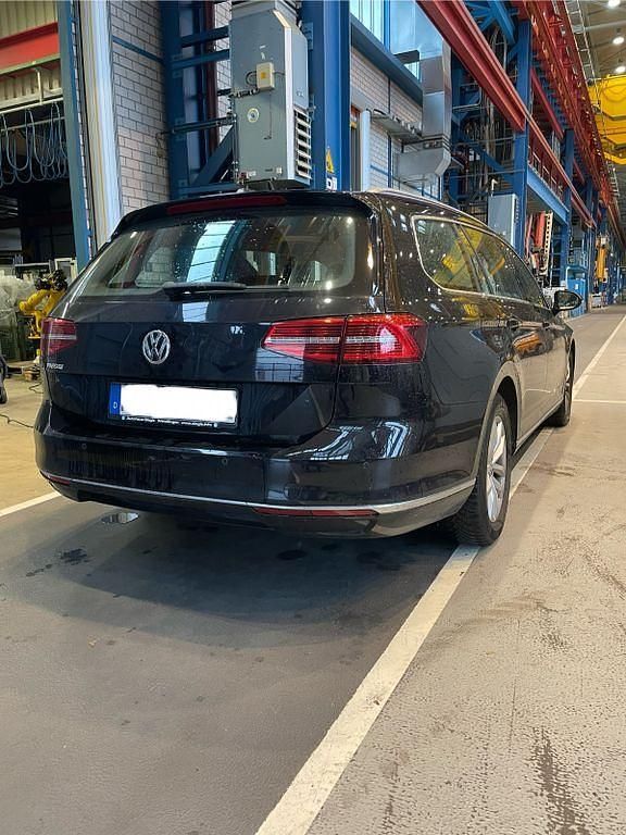 Gebraucht VW Passat Highline 150 PS (110 kW) 2019 Schwarz Kombi