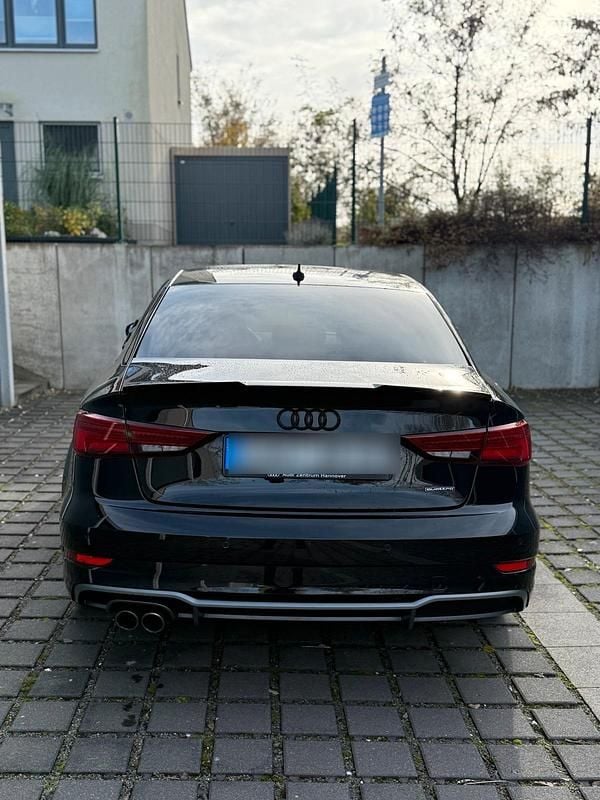 Schwarz Gebraucht 2017 Audi A3 S-Line Limousine | 16.400 € (Superpreis) - Bild 1/4