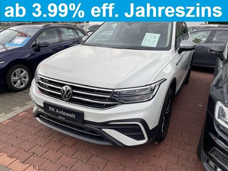 Weiss Gebraucht 2023 VW Tiguan Allspace Move SUV | 41.198 € - Bild 1/4