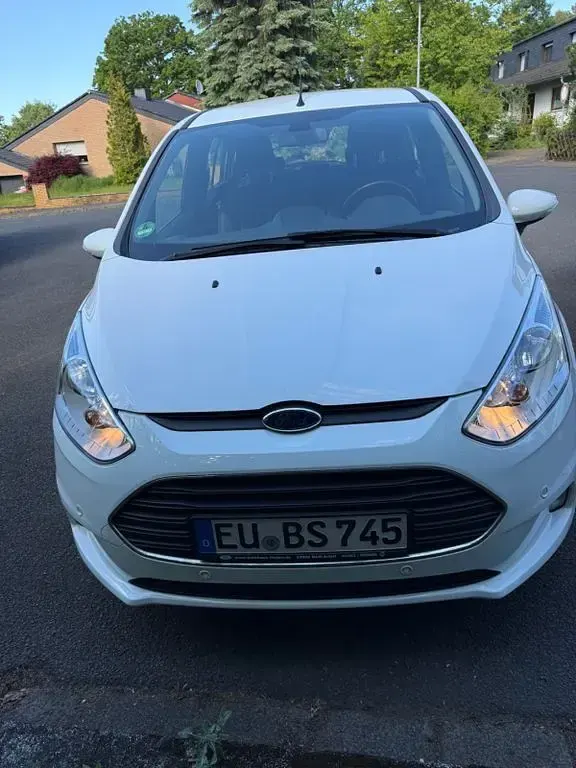 Gebraucht Ford B-MAX Titanium 105 PS (77 kW) 2017 Weiß Van / Kleinbus