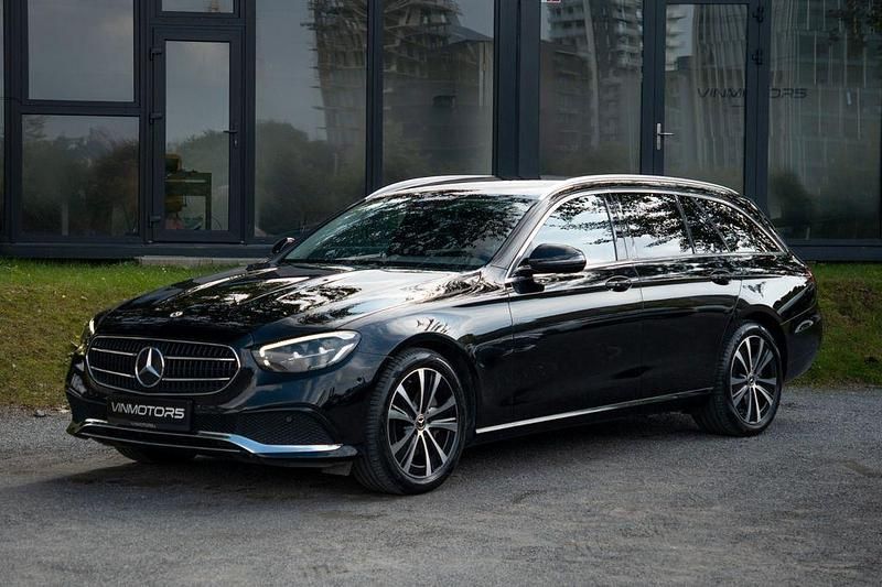 Schwarz Gebraucht 2023 Mercedes E300 Limousine | 38.900 € (Superpreis) - Bild 1/4