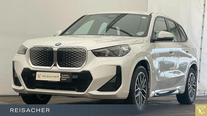 Weiß Gebraucht 2024 BMW iX1 M Sport SUV | 43.880 € (Fairer Preis) - Bild 1/4