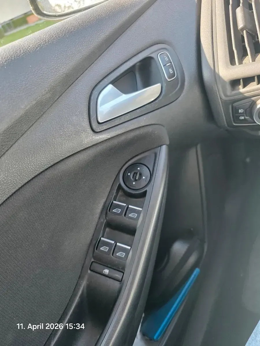 Gebraucht Ford Focus 120 PS (88 kW) 2015 Blau Kombi