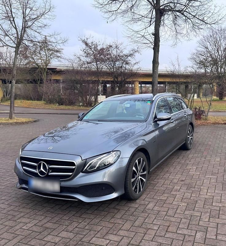 Grau Gebraucht 2019 Mercedes E300 Kombi | 28.000 € (Fairer Preis) - Bild 1/4