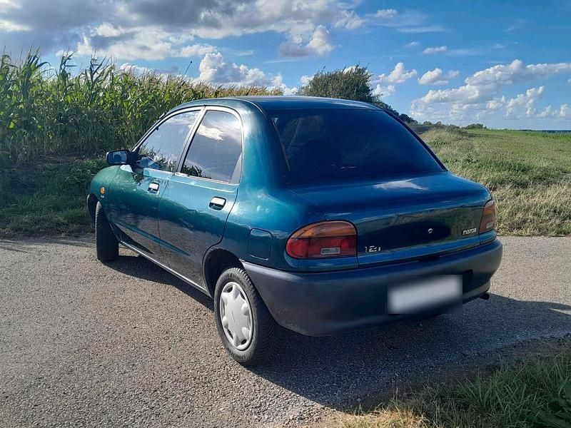 Second-hand Mazda 121 54 CP (39 kW) 1993 Verde Berlinǎ
