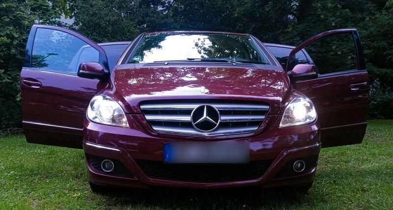 Rot Gebraucht 2011 Mercedes B200 Van / Kleinbus | 2.399 € - Bild 1/4