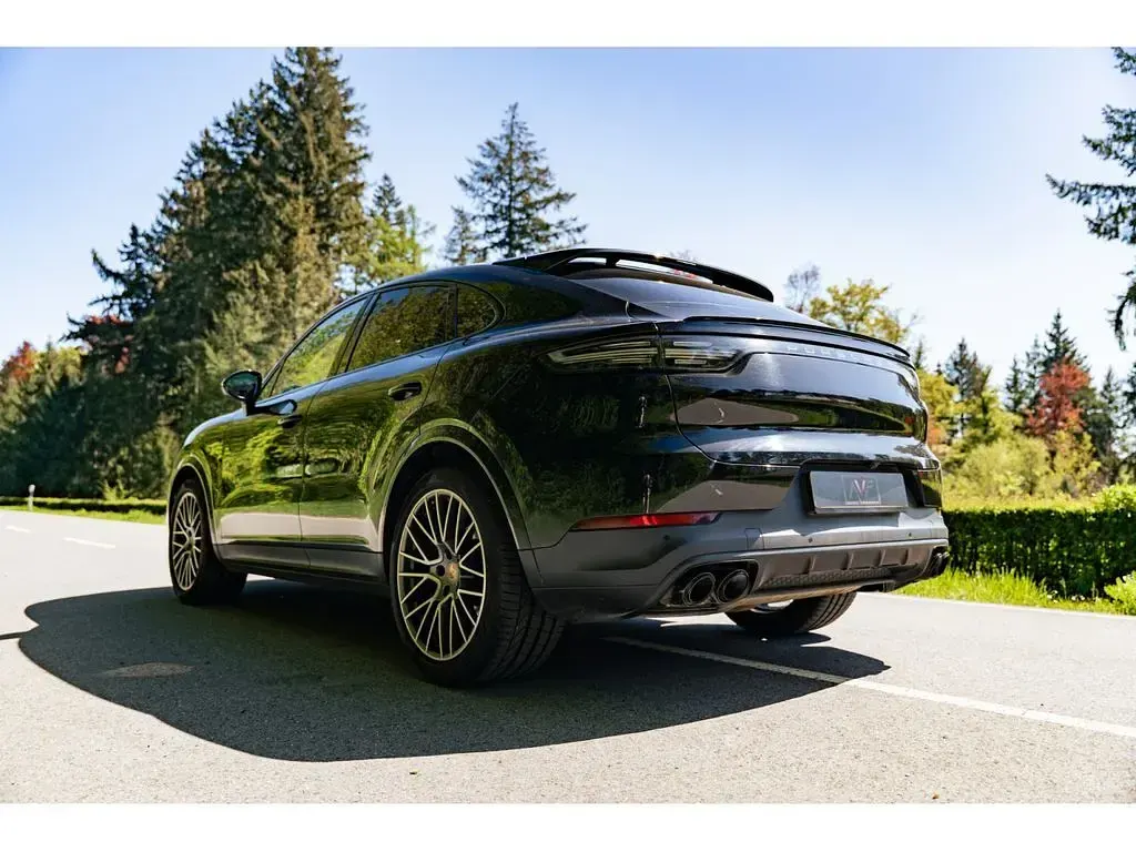 Second-hand Porsche Cayenne Platinum Edition 340 CP (250 kW) 2022 Negru SUV
