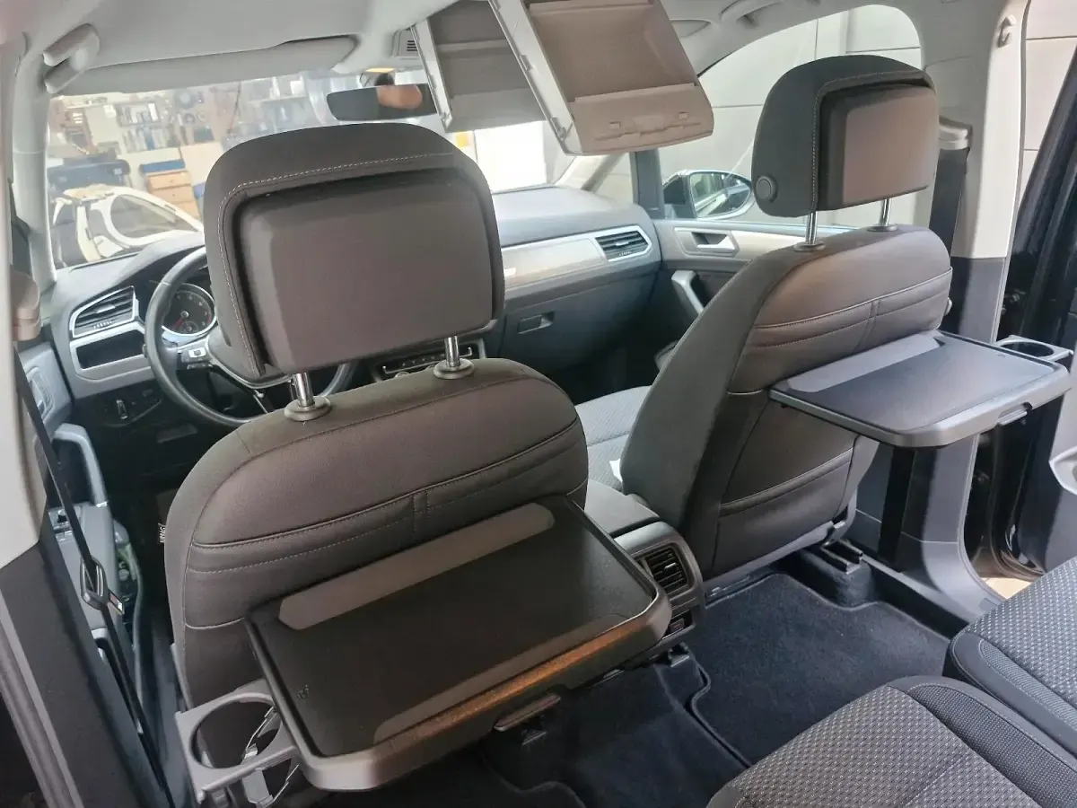 Gebraucht VW Touran 150 PS (110 kW) 2017 Schwarz Van / Kleinbus