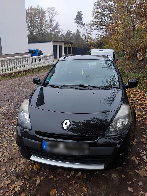 Schwarz Gebraucht 2011 Renault Clio GrandTour Dynamique Kombi | 1.800 € (Fairer Preis) - Bild 1/4
