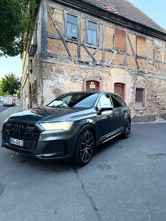 Grau Gebraucht 2021 Audi SQ7 Ambiente SUV | 60.999 € (Superpreis) - Bild 1/4