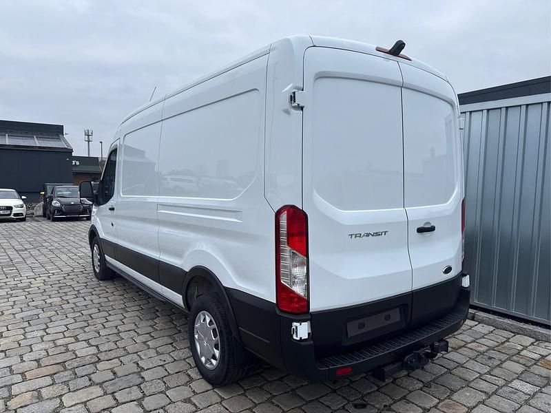 Gebraucht Ford Transit Trend 131 PS (96 kW) 2023 Frost weiß Van
