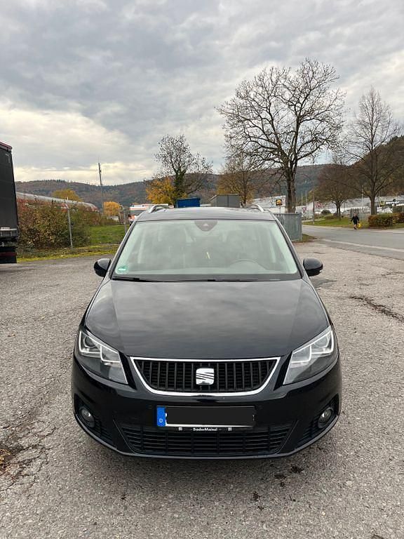 Schwarz Gebraucht 2014 Seat Alhambra Van / Kleinbus | 10.600 € (Fairer Preis) - Bild 1/4