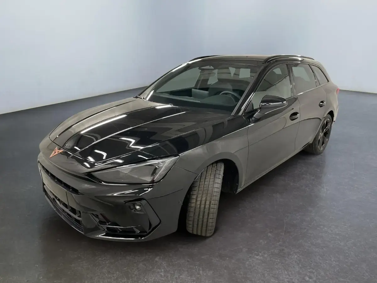 Neu Cupra Leon 204 PS (150 kW) 2026 S7  magnetich tech met. Kombi
