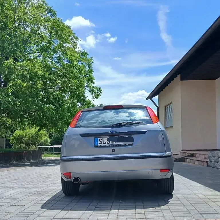 Gebraucht Ford Focus Trend 116 PS (85 kW) 2003 Silber Limousine