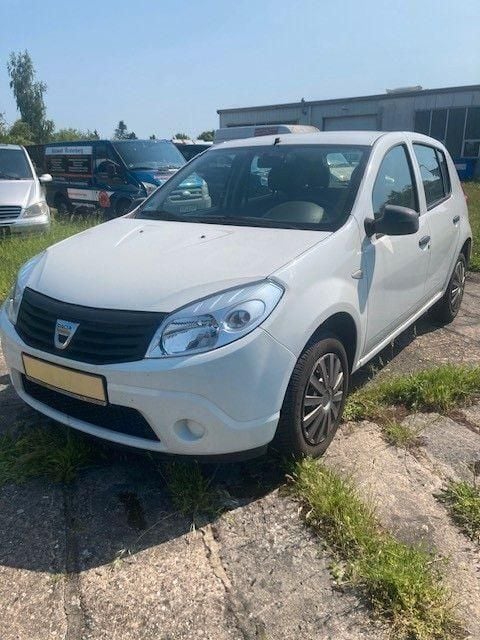 Gebraucht Dacia Sandero Ambiance 75 PS (55 kW) 2012 Weiß Kleinwagen
