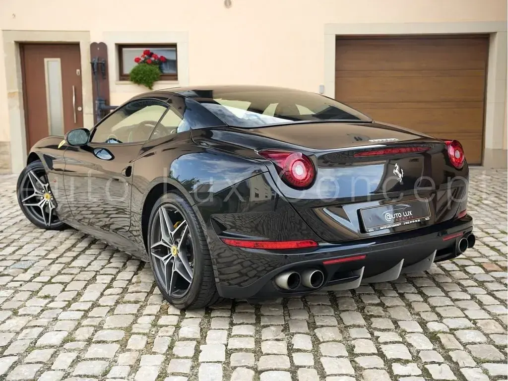 Second-hand Ferrari California 560 CP (411 kW) 2016 Negru Cabrio