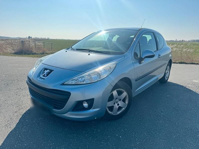 Gebraucht Peugeot 207 95 PS (69 kW) 2010 Silber Kleinwagen