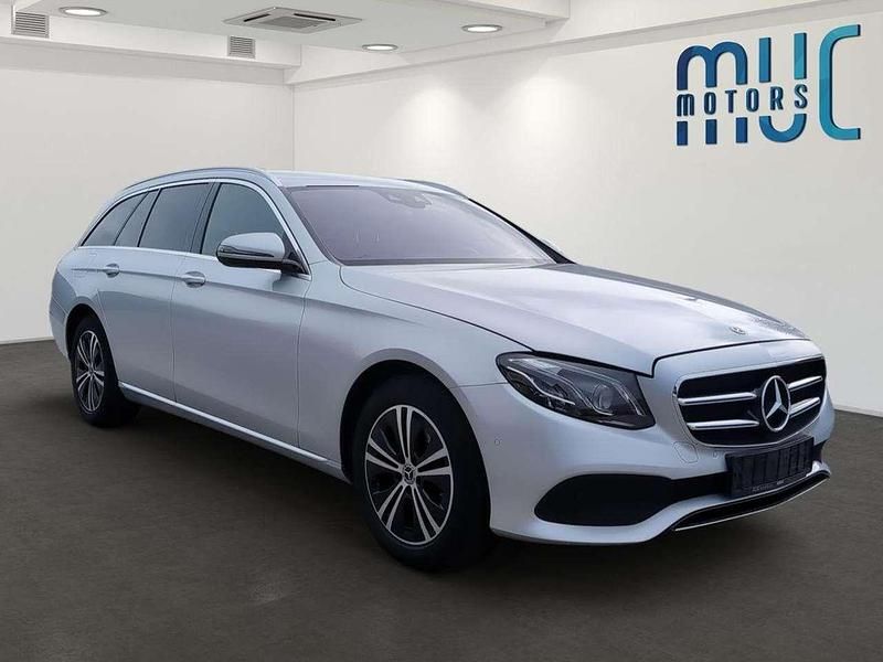 Gebraucht Mercedes E220 194 PS (142 kW) 2019 Iridiumsilber  metalliclack Kombi