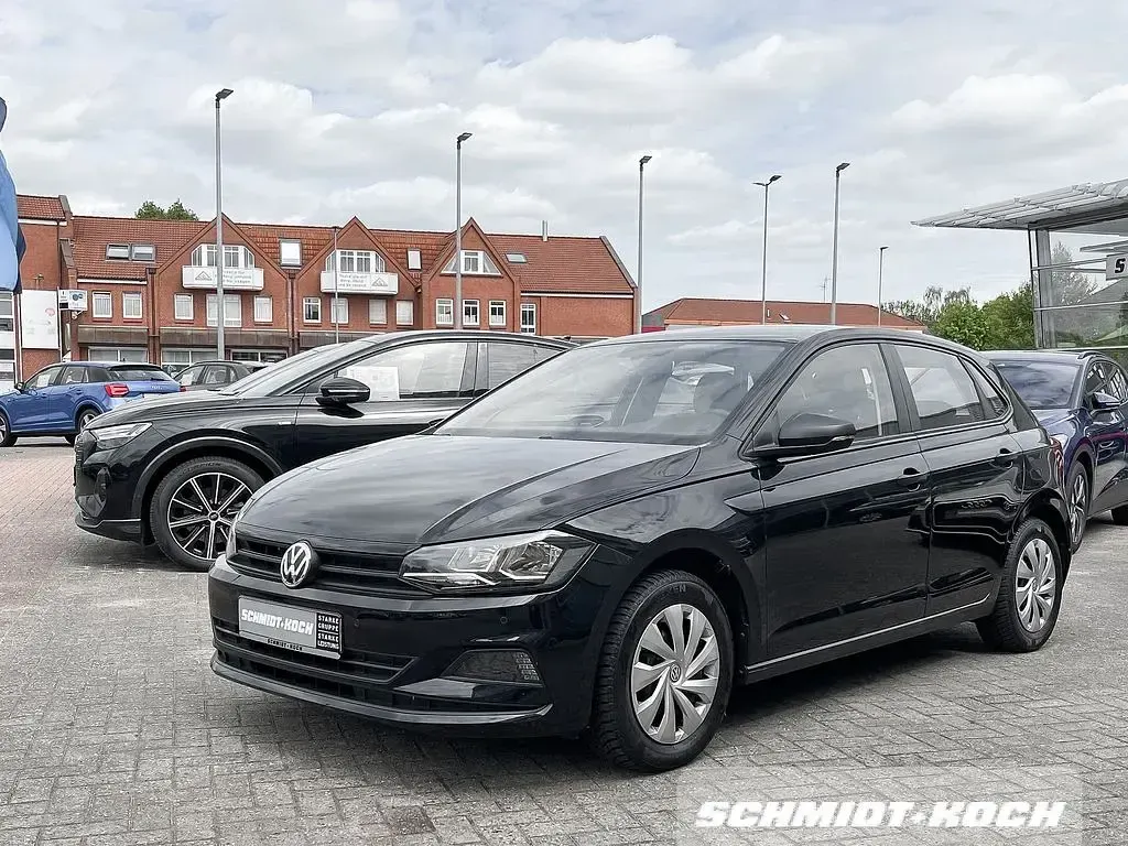 Gebraucht VW Polo Trendline 65 PS (47 kW) 2018 Deep black perleffekt (schwarz) Kleinwagen
