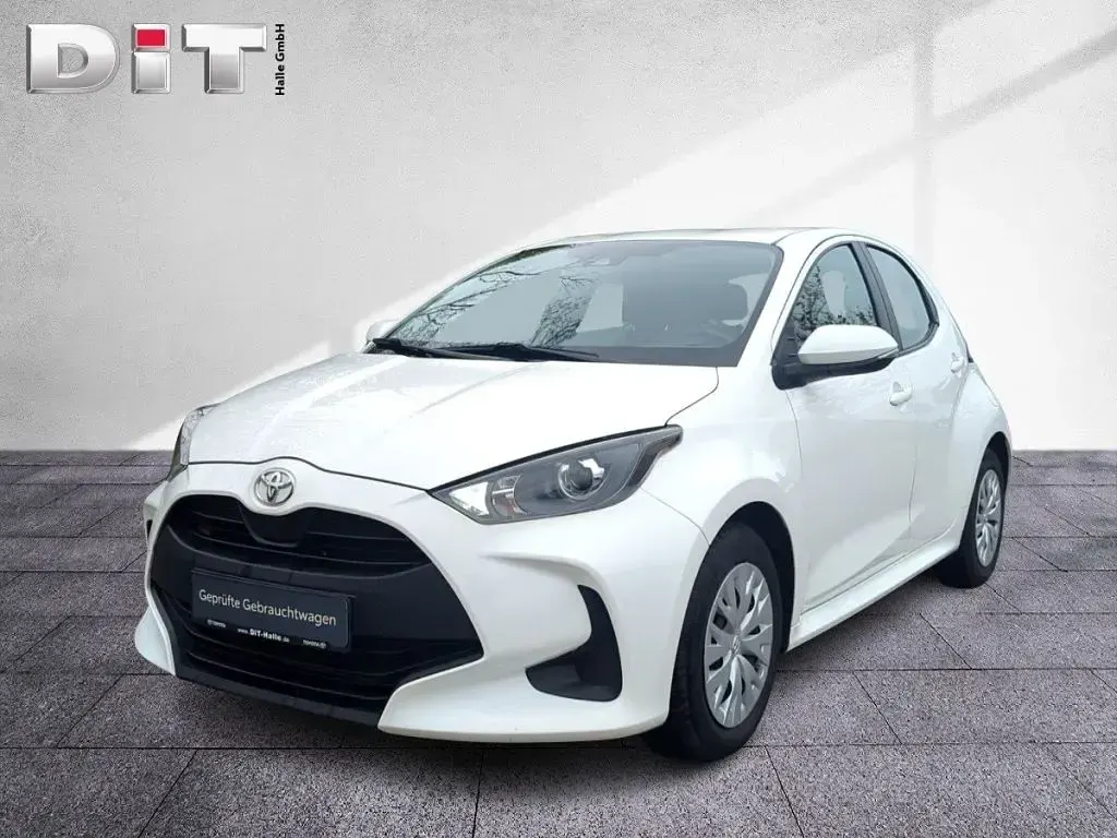 Gebraucht Toyota Yaris Comfort 72 PS (52 kW) 2023 Schneeweiß Kleinwagen