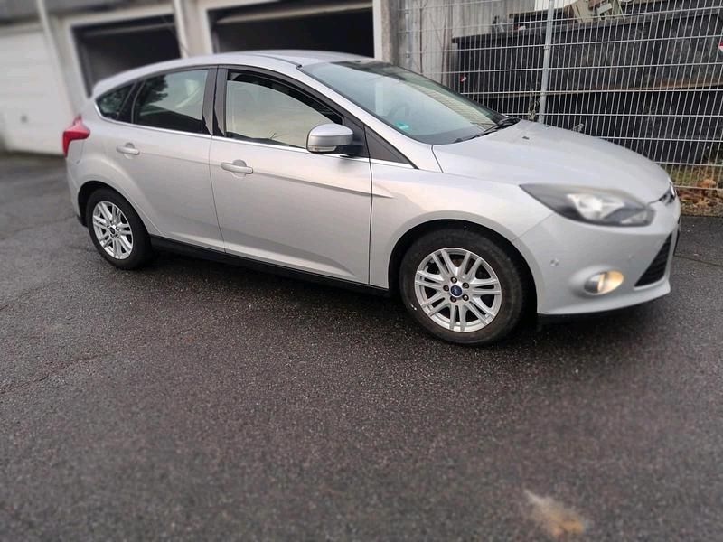 Gebraucht Ford Focus 125 PS (91 kW) 2014 Silber Limousine