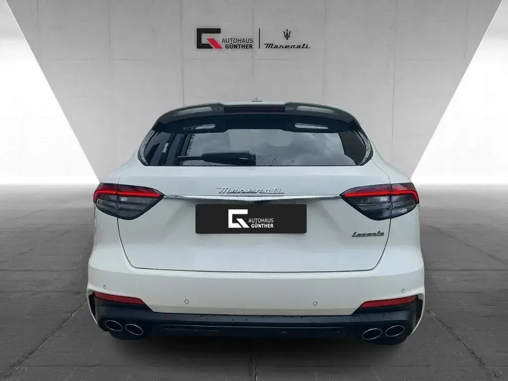 Gebraucht Maserati Levante 430 PS (316 kW) 2022 Weiss SUV