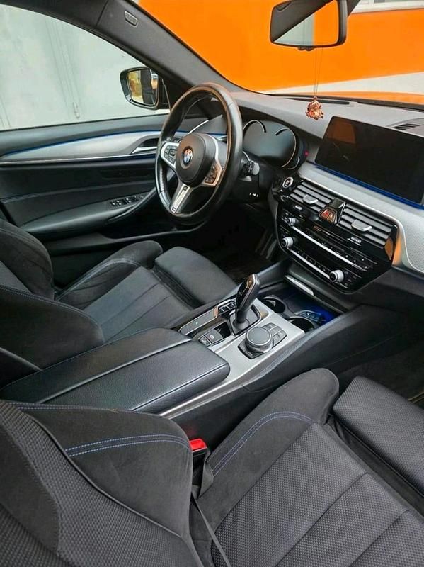 Gebraucht BMW 530 M Sport 252 PS (185 kW) 2017 Schwarz Kombi