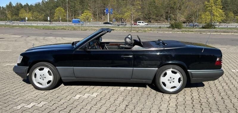Schwarz Gebraucht 1996 Mercedes E320 Cabrio | 26.900 € - Bild 1/4