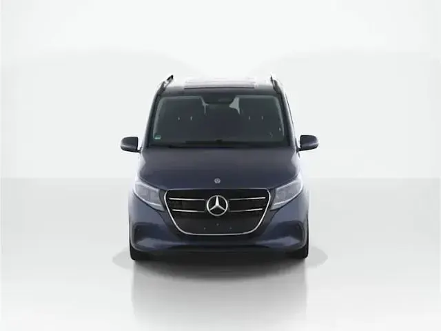 Gebraucht Mercedes V220 Style 163 PS (119 kW) 2025 Blau Van / Kleinbus