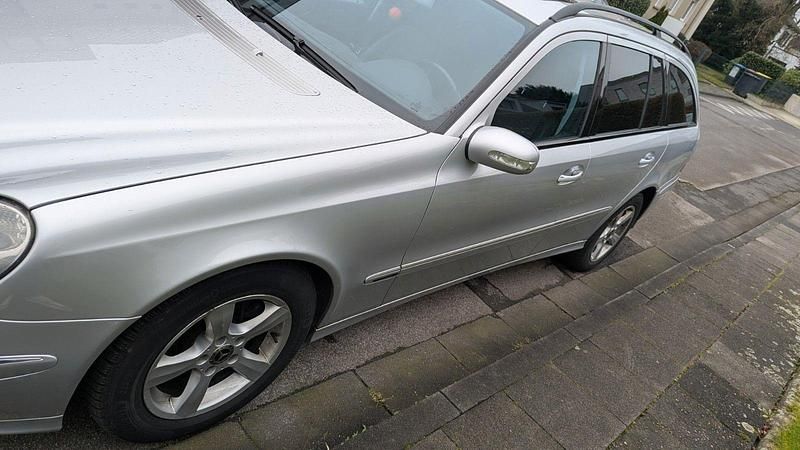 Silber Gebraucht 2005 Mercedes E280 Kombi | 5.000 € (Guter Preis) - Bild 1/4