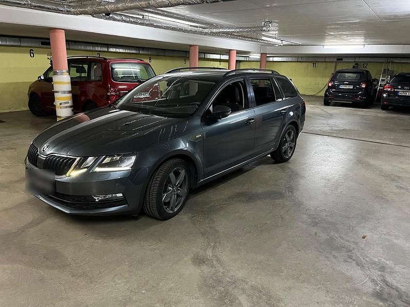 Grau Gebraucht 2019 Skoda Octavia Kombi | 14.900 € (Fairer Preis) - Bild 1/4