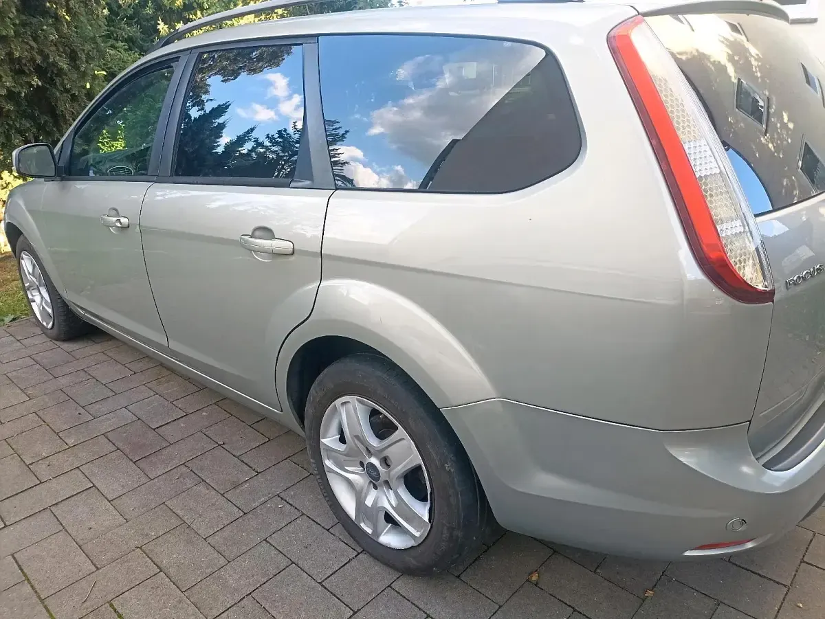 Gebraucht Ford Focus 109 PS (80 kW) 2010 Kombi