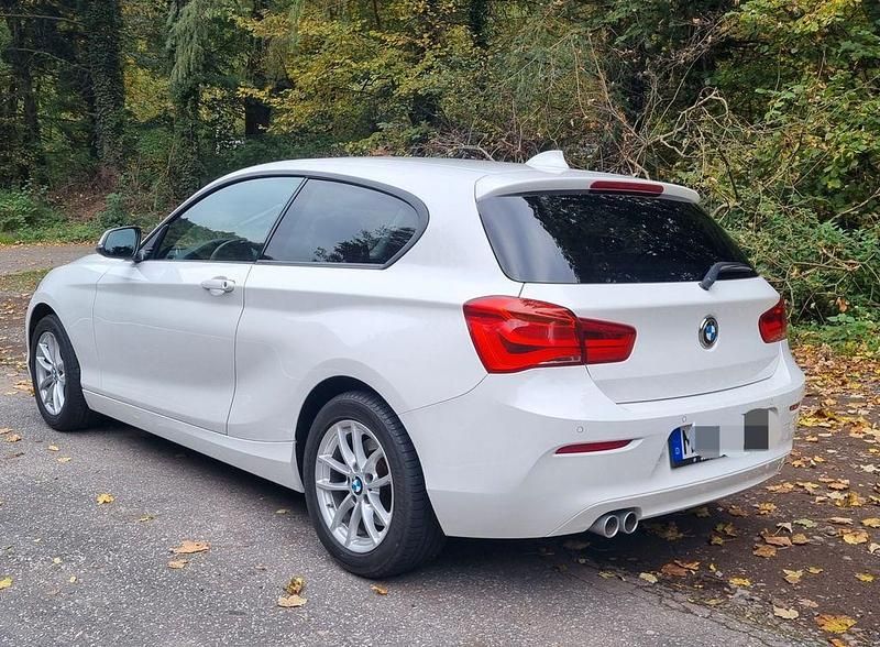 Gebraucht BMW 120 Advantage 184 PS (135 kW) 2018 Weiß Kleinwagen
