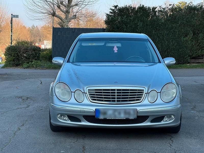 Gebraucht Mercedes E220 150 PS (110 kW) 2003 Silber Limousine